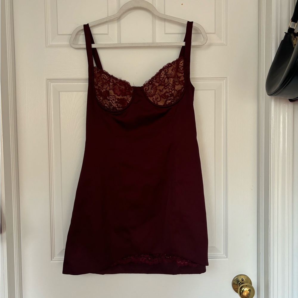 WHITEFOX Elegant Burgundy Lace Chemise